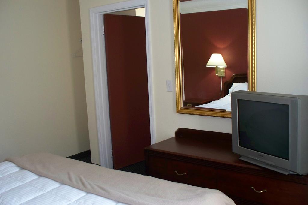 Budget Inn & Suites Wall Extérieur photo