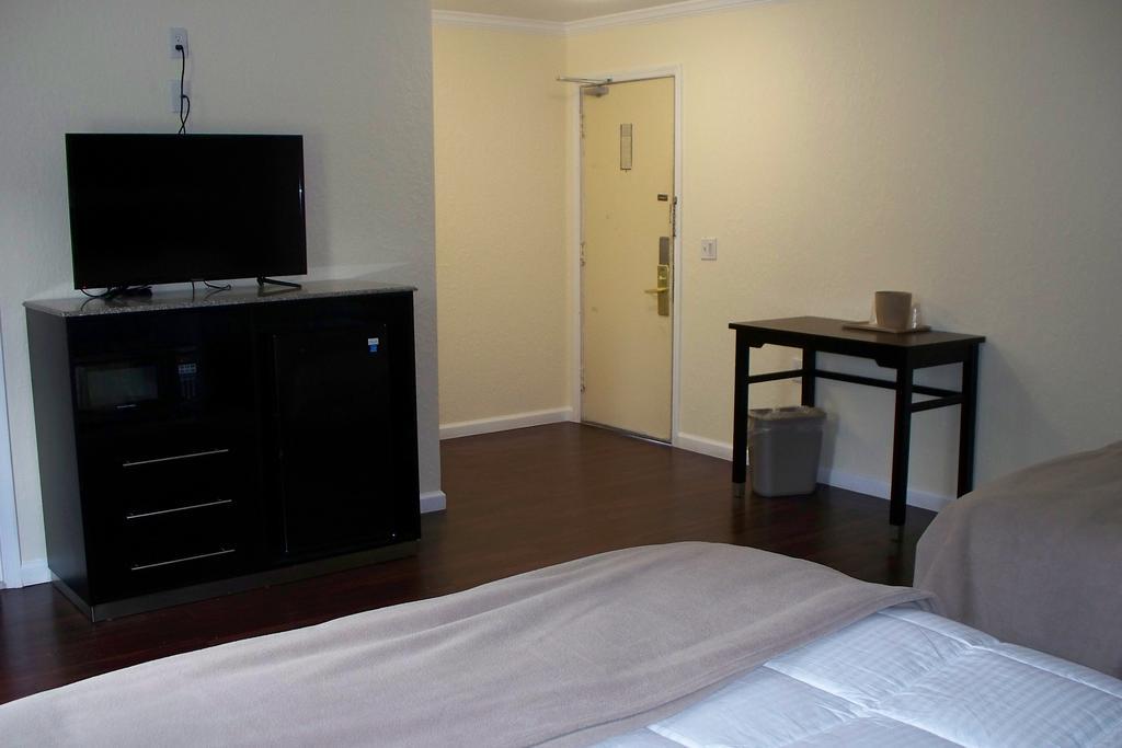 Budget Inn & Suites Wall Extérieur photo