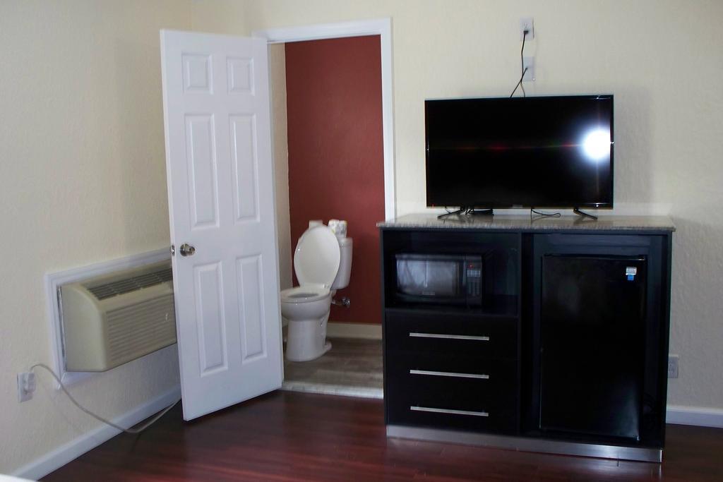 Budget Inn & Suites Wall Extérieur photo
